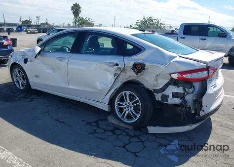 2016 Ford Fusion Energi Titanium из США, поврежденный, VIN 3FA6P0SU8GR115239